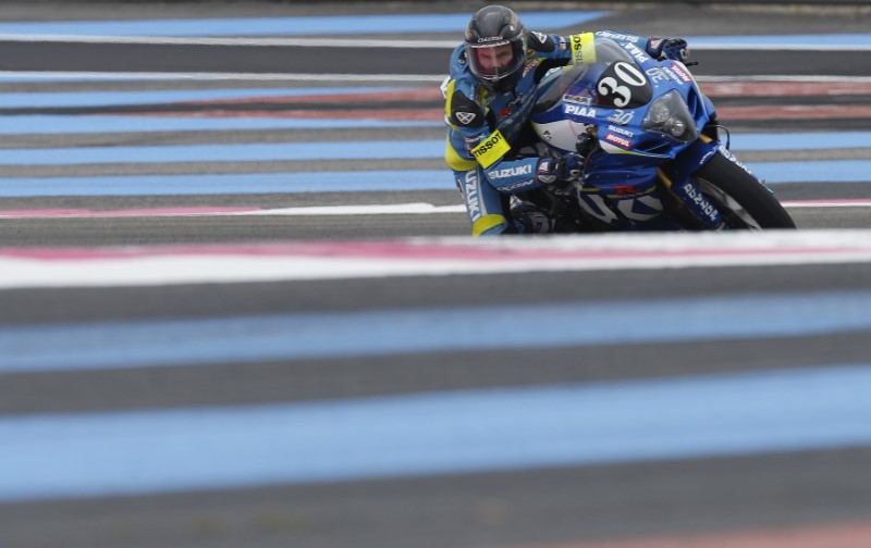 © Reuters. French rider Delhalle on Suzuki takes a curve during free practice for the Bol d'Or motorcycle endurance race at the Paul Ricard circuit in Le Castellet