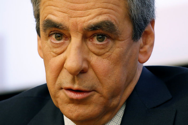 © Reuters. Francois Fillon, former French Prime Minister, member of the Republicans political party and 2017 presidential election candidate of the French centre-right, attends a meeting at the National Assembly in Paris