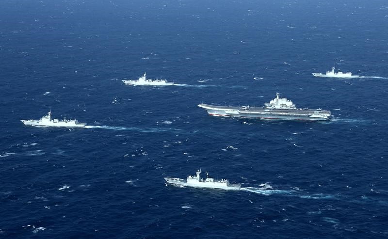 © Reuters. China's Liaoning aircraft carrier with accompanying fleet conducts a drill in an area of South China Sea