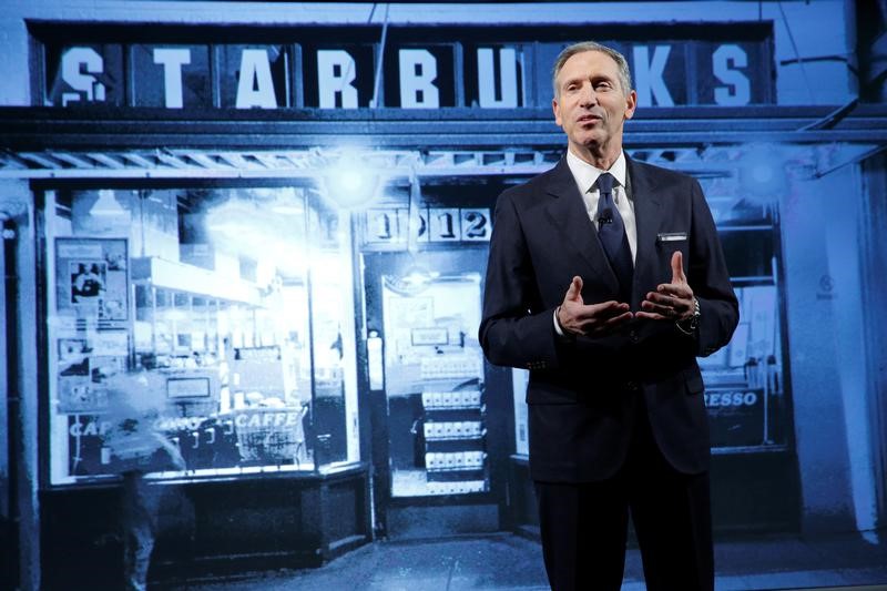 © Reuters. Starbucks Chairman and CEO Howard Schultz delivers remarks at the Starbucks 2016 Investor Day in Manhattan, New York