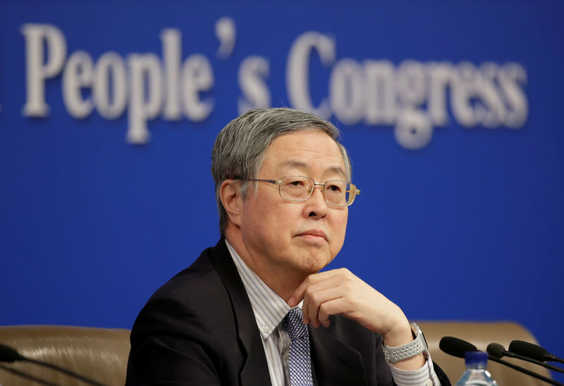 © Reuters. Zhou Xiaochuan, Governor of the People's Bank of China, attends a news conference in Beijing