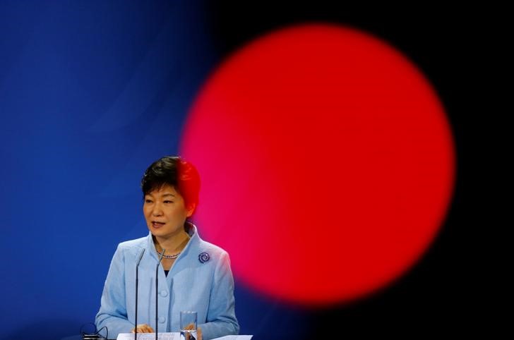 © Reuters. متحدث: رئيسة كوريا الجنوبية لن تغادر القصر الرئاسي يوم الجمعة
