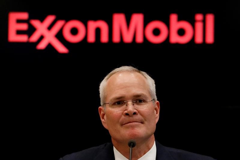 © Reuters. Darren Woods, Chairman & CEO, Exxon Mobil Corporation attends a news conference at the NYSE