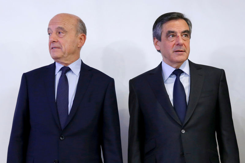 © Reuters. François Fillon (direita) e Alain Juppe