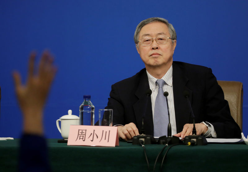 © Reuters. Niveles demasiado altos de deuda corporativa en China, advierte el jefe de su banco central