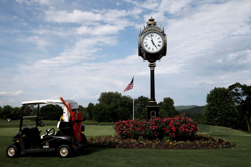 © Reuters. FILE PHOTO - A view of the putting green and clock at the Trump National Golf Club Westchester