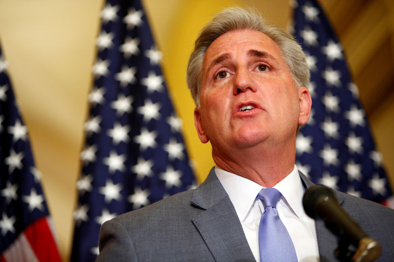 © Reuters. U.S. House Majority Leader Kevin McCarthy, U.S. House Speaker Paul Ryan, and  U.S. Representative Greg Walden hold a news conference on Capitol Hill in Washington