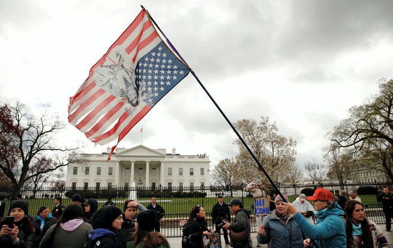 © Reuters. Indigenous activists participate in protest march and rally in front of White House in Washington