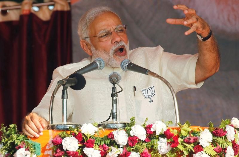 © Reuters. نتائج أولية تشير إلى فوز كاسح لحزب مودي في أكبر ولايات الهند