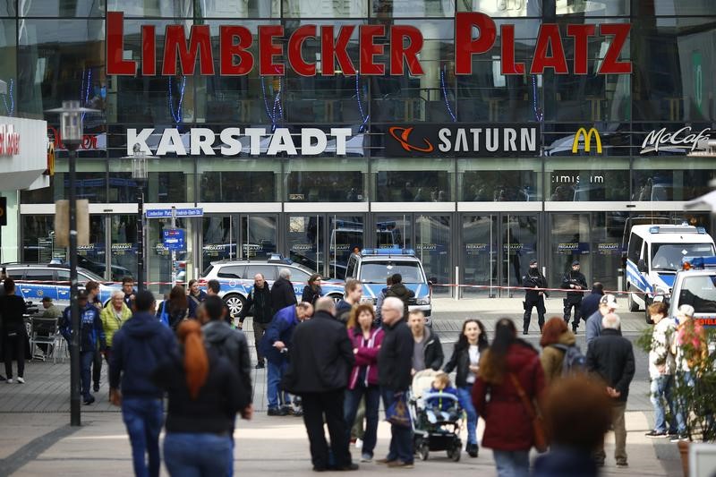 © Reuters. La policía alemana cierra un centro comercial por temor a un atentado