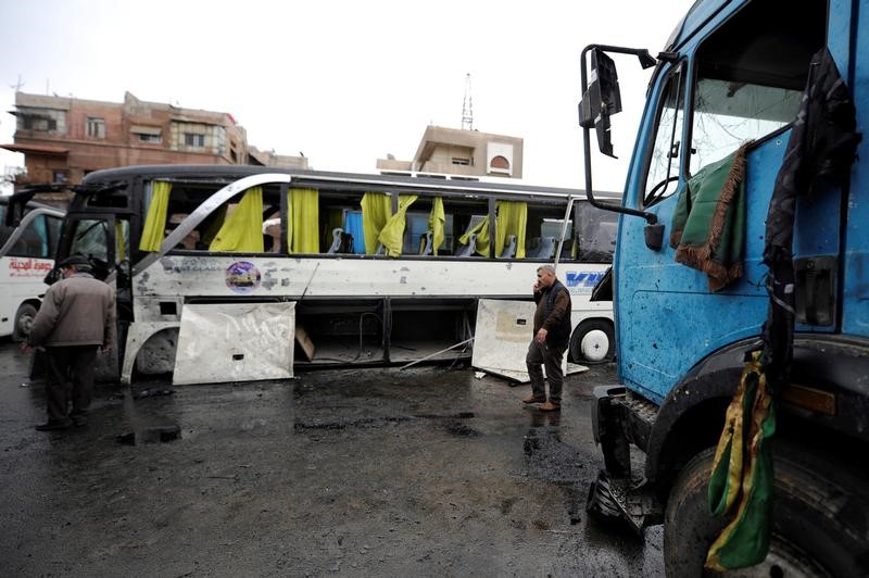 © Reuters. مقتل 40 عراقيا على الأقل في تفجيرين استهدفا شيعة في دمشق