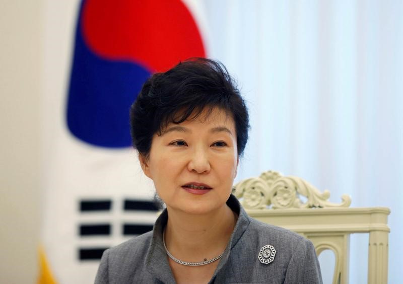 © Reuters. رئيسة كوريا الجنوبية المعزولة تشعر بالأسف