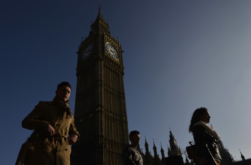 © Reuters. People walk past the Big Ben clock tower in London