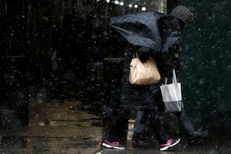 © Reuters. شمال شرق أمريكا يتأهب لعاصفة ثلجية في أواخر الشتاء