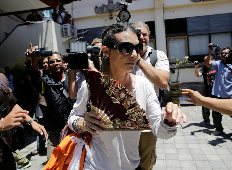 © Reuters. Australian national Sara Connor arrives at court for the expected verdict in her trial over the death of a police officer at the Denpasar District Court in Bali