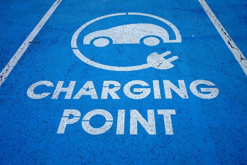 © Reuters. An Electric car charging point is seen at the Eurotunnel terminal in Calais, France.