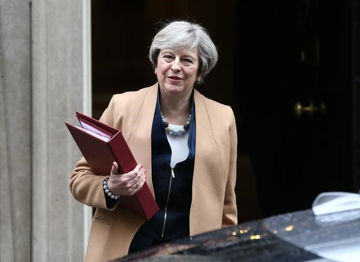 © Reuters. Britain's Prime Minister Theresa May leaves 10 Downing Street before Chancellor of the Exchequer Philip Hammond delivers his budget to the House of Commons in London