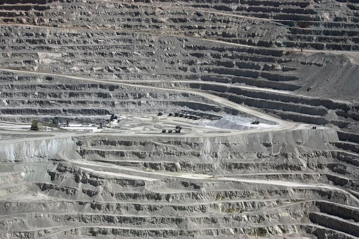 © Reuters. File Photo: A view of the BHP Billiton's Escondida, the world's biggest copper mine, in northern Chile, in Antofagasta