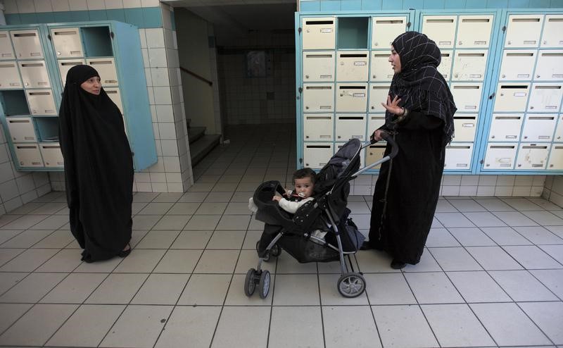 © Reuters. أعلى محكمة أوروبية تصدر يوم الثلاثاء أول حكم بشأن حظر الحجاب
