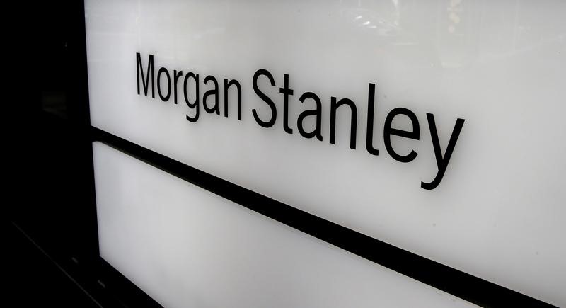 © Reuters. FILE PHOTO -  The logo of Morgan Stanley is seen at an office building in Zurich