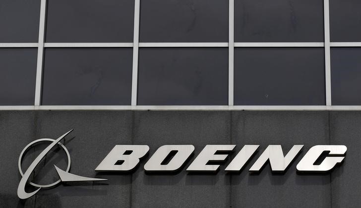 © Reuters. Boeing logo at their headquarters in Chicago