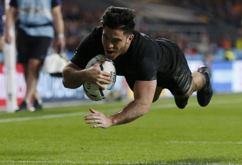 © Reuters. Nehe Milner-Skudder of New Zealand scores try during their Rugby World Cup final match against Australia at Twickenham in London