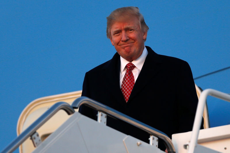 © Reuters. U.S. President Donald Trump arrives aboard Air Force One at Joint Base Andrews, Maryland