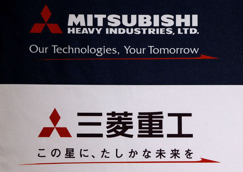 © Reuters. FILE PHOTO: The logo of Mitsubishi Heavy Industries is seen at the company's news conference in Tokyo