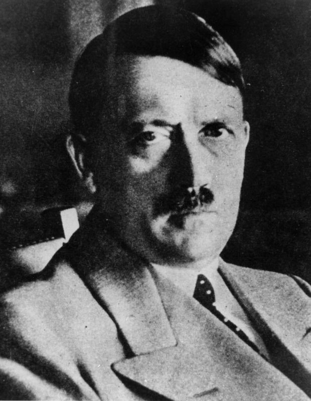© Reuters. طرح ألبوم صور للزعيم النازي هتلر لم تشاهد من قبل في مزاد