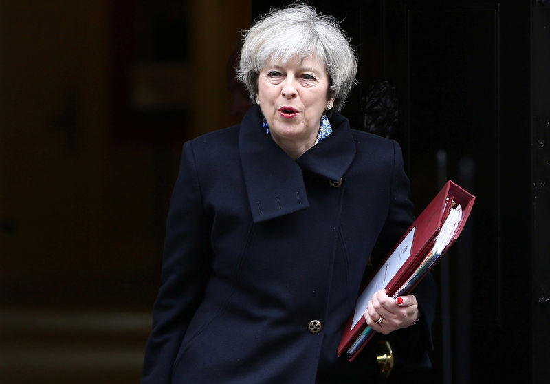 © Reuters. May, más cerca de iniciar la negociación del Brexit