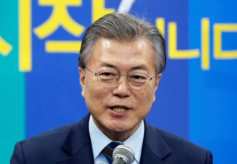 © Reuters. أقوى مرشح لرئاسة كوريا الجنوبية يطالب الصين بوقف الانتقام بسبب ثاد