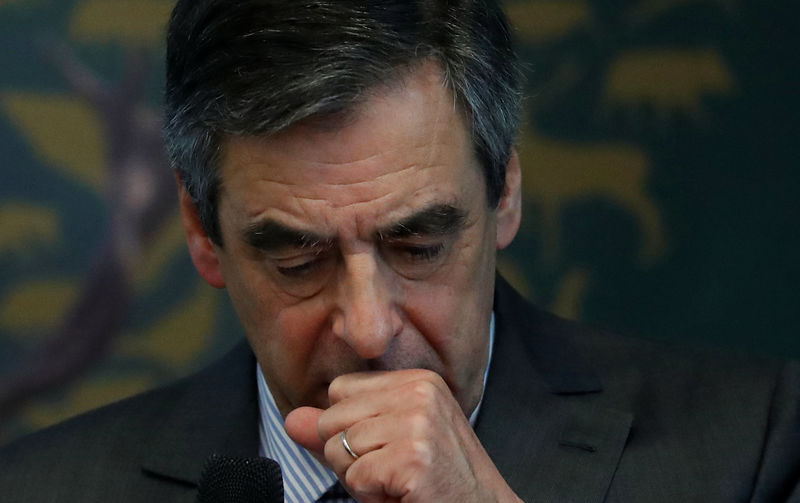 © Reuters. El candidato presidencial francés Fillon es puesto bajo investigación formal