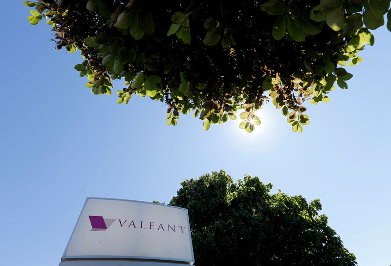 © Reuters. FILE PHOTO -  A sign for the headquarters of Valeant Pharmaceuticals International Inc is seen in Laval Quebec