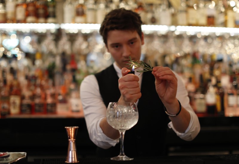 © Reuters. A barman prepares a Gin Cocktail at the Angels Share, Edinburgh, Scotland