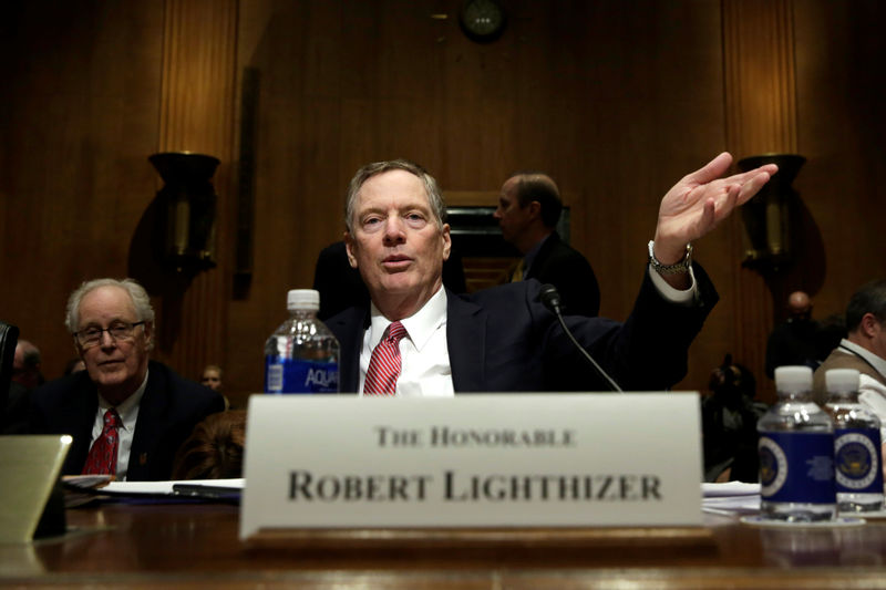 © Reuters. Robert Lighthizer gestures before a Senate Finance Committee confirmation hearing