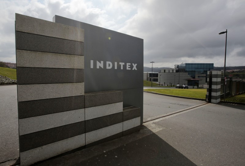 © Reuters. INDITEX ANNONCE UN BÉNÉFICE NET 2016 EN HAUSSE DE 10%