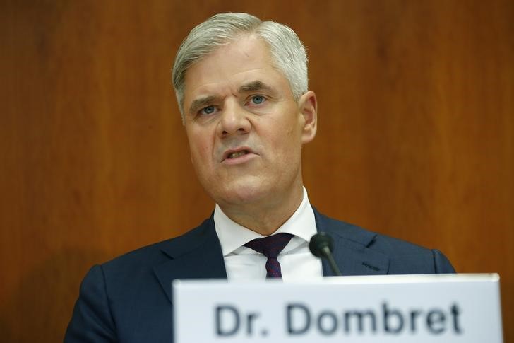 © Reuters. Dombret member of the board of the Deutsche Bundesbank speaks during news conference in Frankfurt