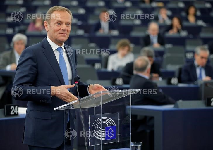 © Reuters. Presidente do Conselho Europeu, Donald Tusk, discursa durante o debate sobre o futuro da UE no Parlamento Europeu em Estrasburgo