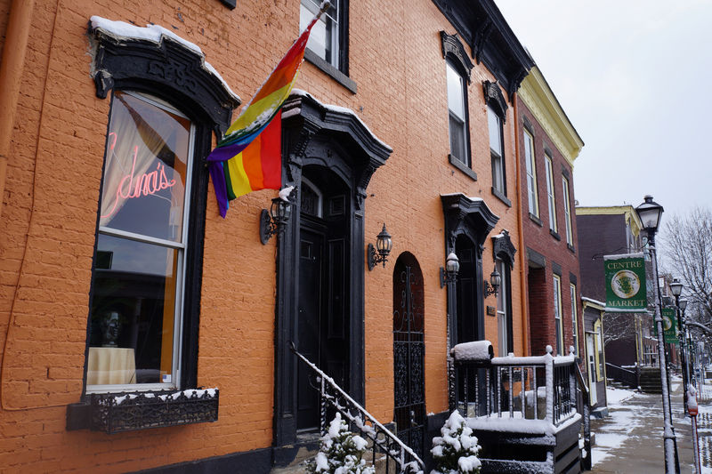 © Reuters. En el EEUU más conservador, pequeñas ciudades defienden los derechos LGBT