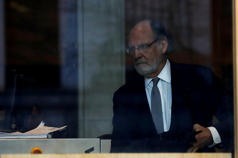 © Reuters. FILE PHOTO - Jon Corzine former CEO of MF Global Holding as he arrives at the Manhattan federal court house in New York