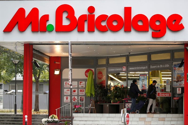 © Reuters. MR. BRICOLAGE VISE LA RENTABILITÉ D'EXPLOITATION EN 2017