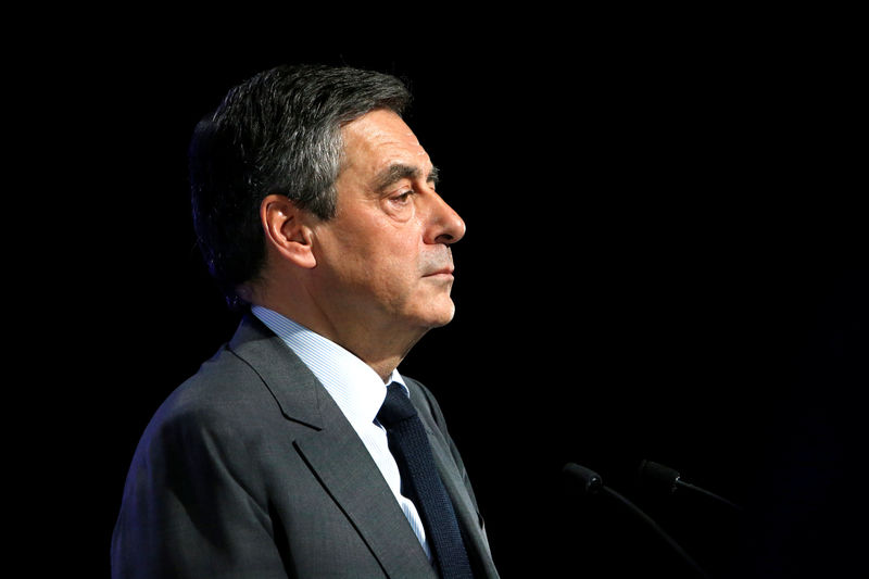 © Reuters. L'IMAGE DE FILLON SE DÉGRADE, SELON UN SONDAGE ELABE