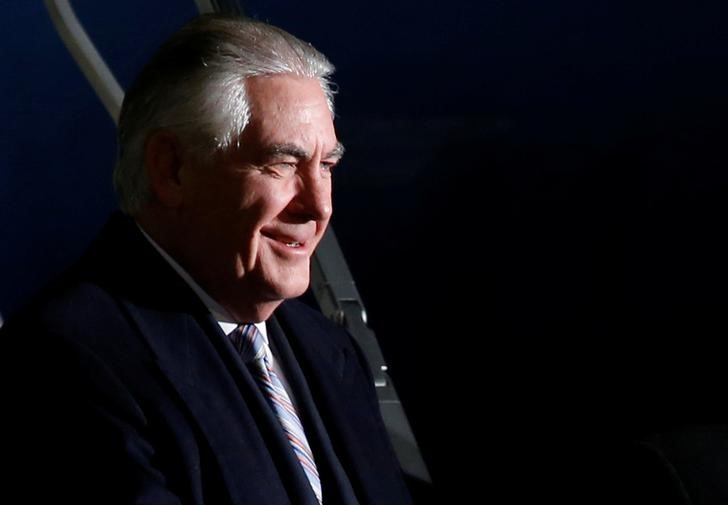 © Reuters. U.S. Secretary of State Tillerson arrives at Haneda International Airport in Tokyo