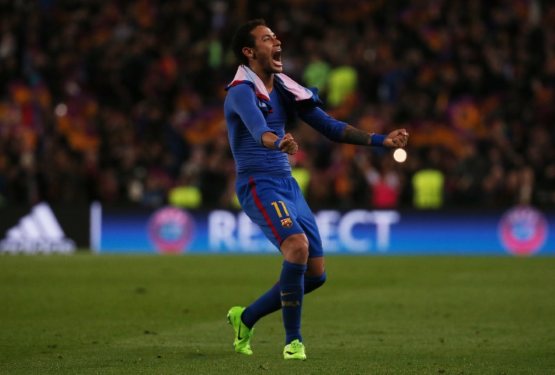 © Reuters. Barcelona's Neymar celebrates after the game