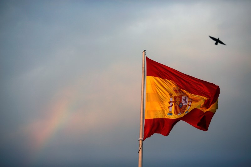 © Reuters. España coloca 4.800 millones de euros en deuda a tipos más altos