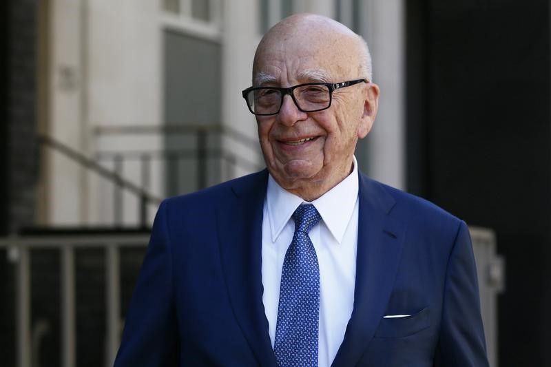 © Reuters. Media mogul Rupert Murdoch leaves his home in London