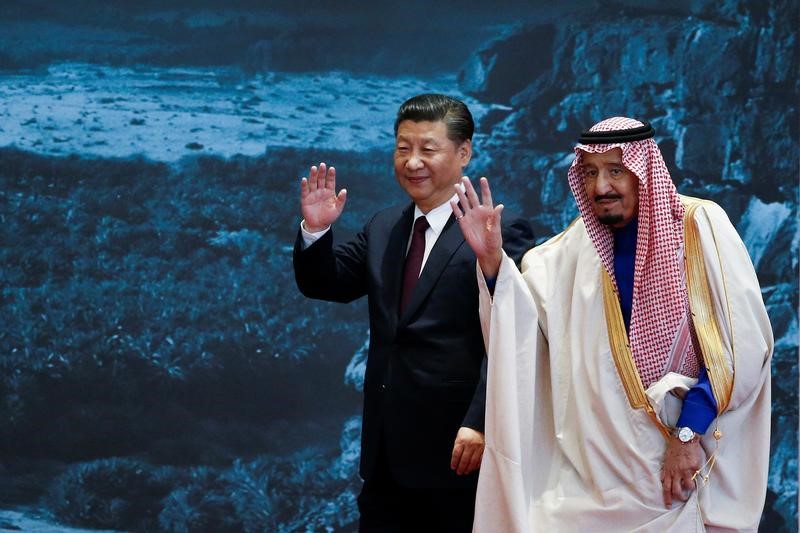 © Reuters. La visita del rey saudí a China podría suponer acuerdos por $65.000 millones