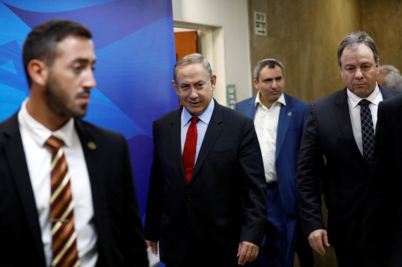 © Reuters. Israeli PM Benjamin Netanyahu arrives to a cabinet meeting in Jerusalem