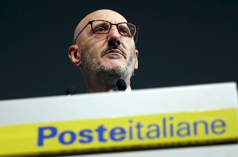 © Reuters. Poste Italiane CEO Francesco Caio looks on during the opening of the initial public offering at the Milan's stock exchange