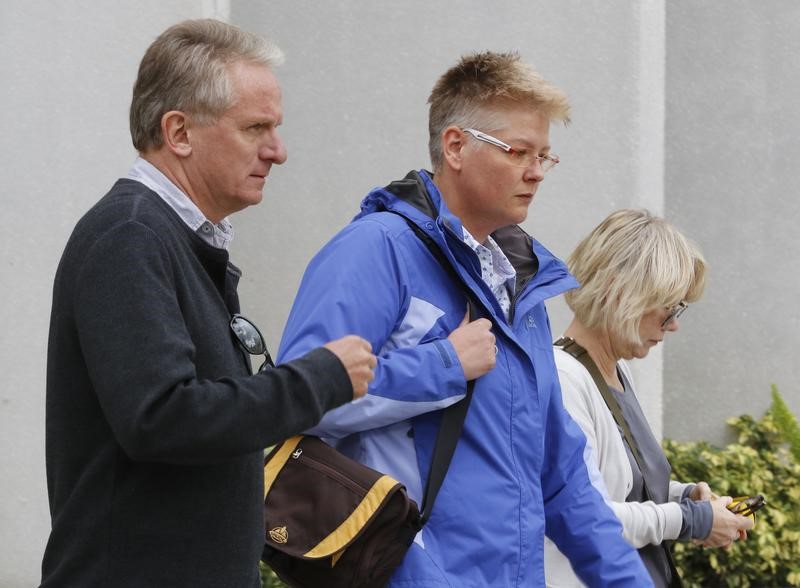 © Reuters. FILE PHOTO: Friends and family of Volkswagen executive Oliver Schmidt arrested on charges of conspiracy to defraud the United States in connection with the automaker's emissions cheating scandal